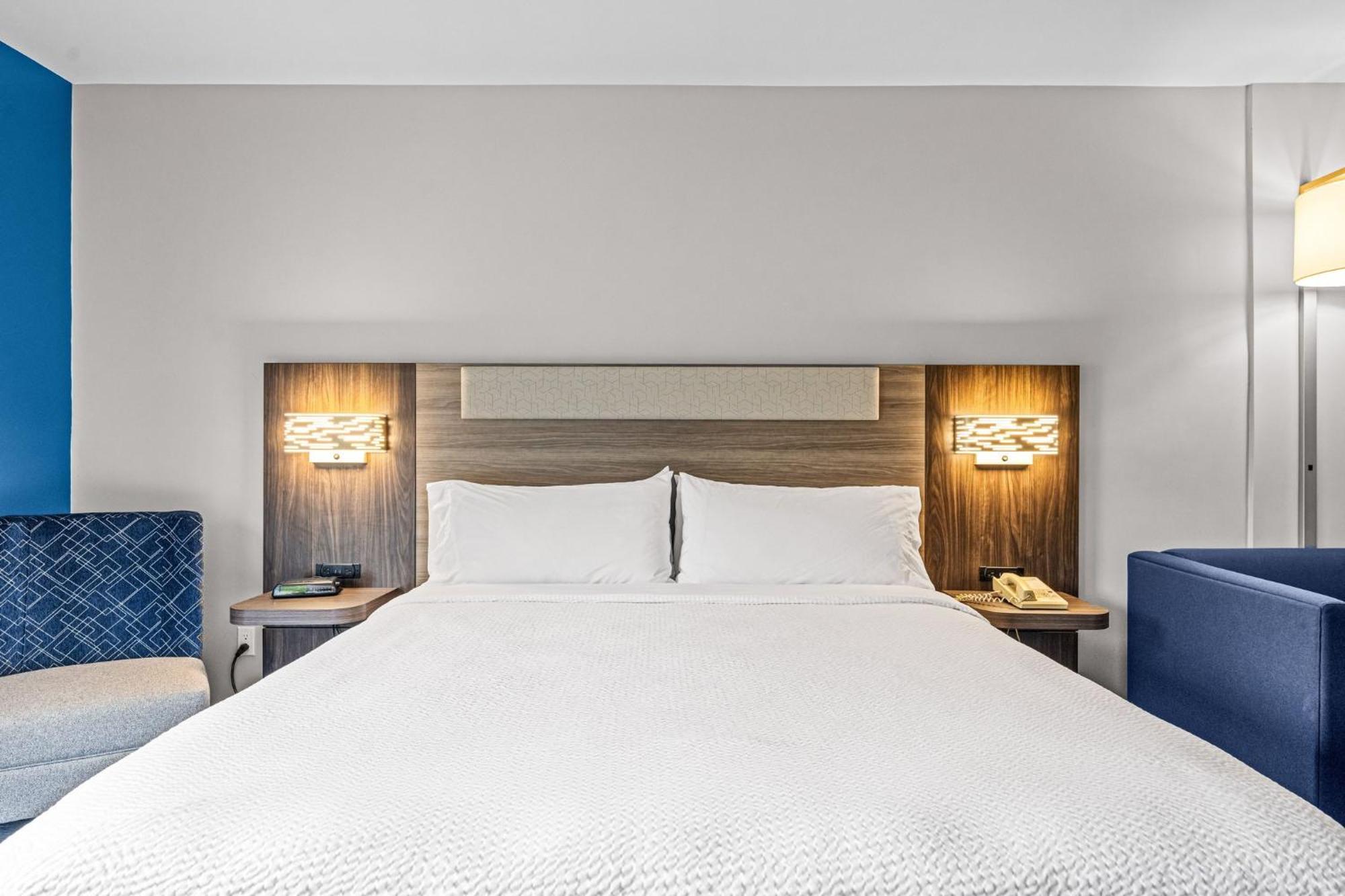 Holiday Inn Express & Suites Carneys Point - Pennsville By Ihg Zewnętrze zdjęcie